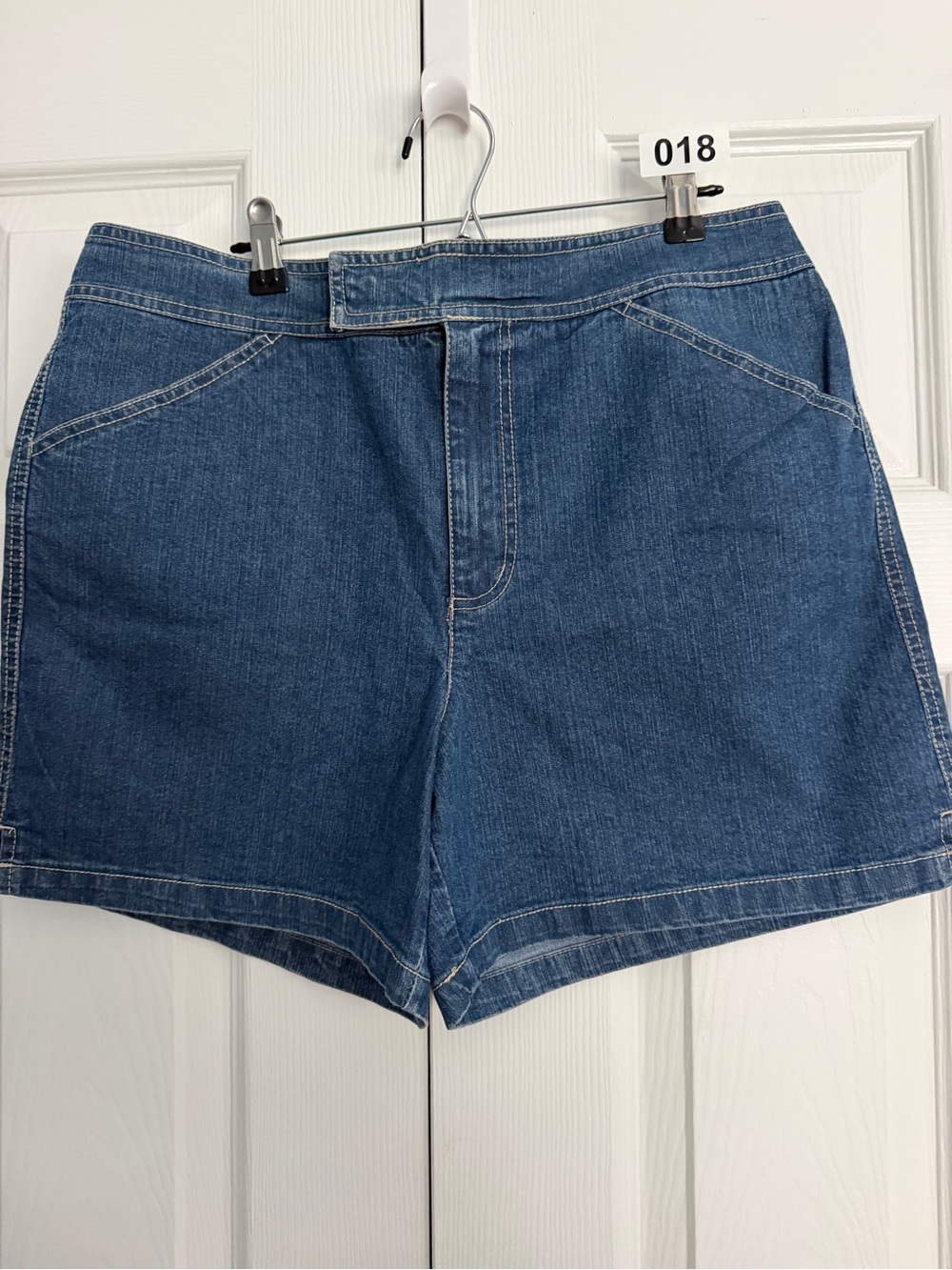 Gloria Vanderbilt Medium Red Label Denim Shorts NWT